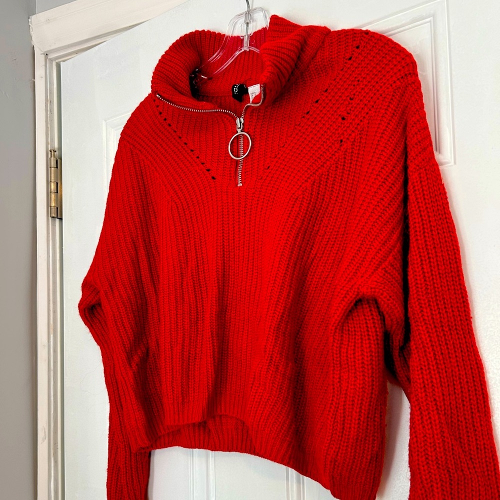 Super soft & cute BRIGHT RED sweater perfect for fall ❤️🍁